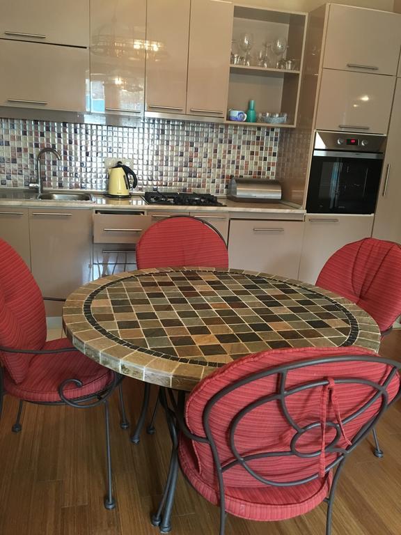 Apartment Sea Avenue バトゥーミ エクステリア 写真